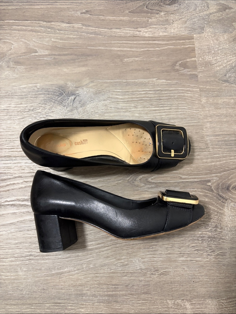 Clarks Ellis Rose Black Leather Block Heel Pumps Gold Buckle Size 7 Cushion Plus